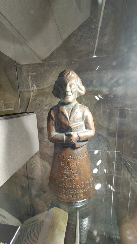 statuetka Mikołaja Kopernika
