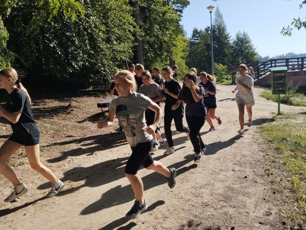 w biegu dookoła jeziora