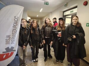 8 listopada reprezentacja Szkolnego Koła Pierwszej Pomocy II LO  brała udział w V Młodzieżowych Manewrach Pierwszej Pomocy w Gdyni, których organizatorem była Misja Pierwsza Pomoc.